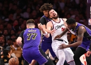 米兰体育官方网站-开拓者主场惨败快船，陷入困境的简单介绍