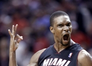 米兰体育官网-精准传球！技艺高超球员展现实力