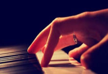 米兰体育官方网站-美洲杯神锋对决！斑马战神锁死天王，德布劳内绝境轰世界波