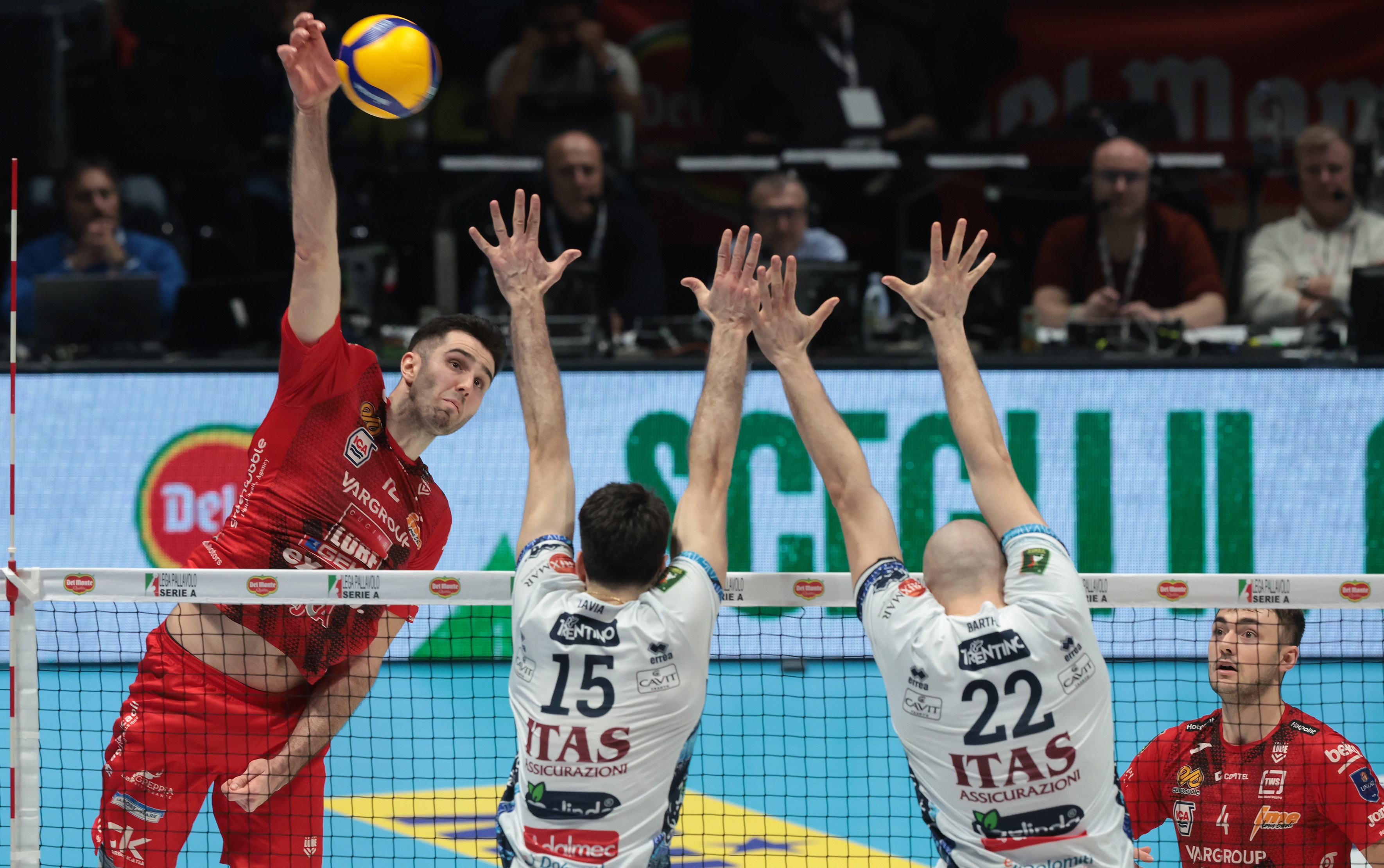 意大利篮球赛举办精彩，气氛热烈