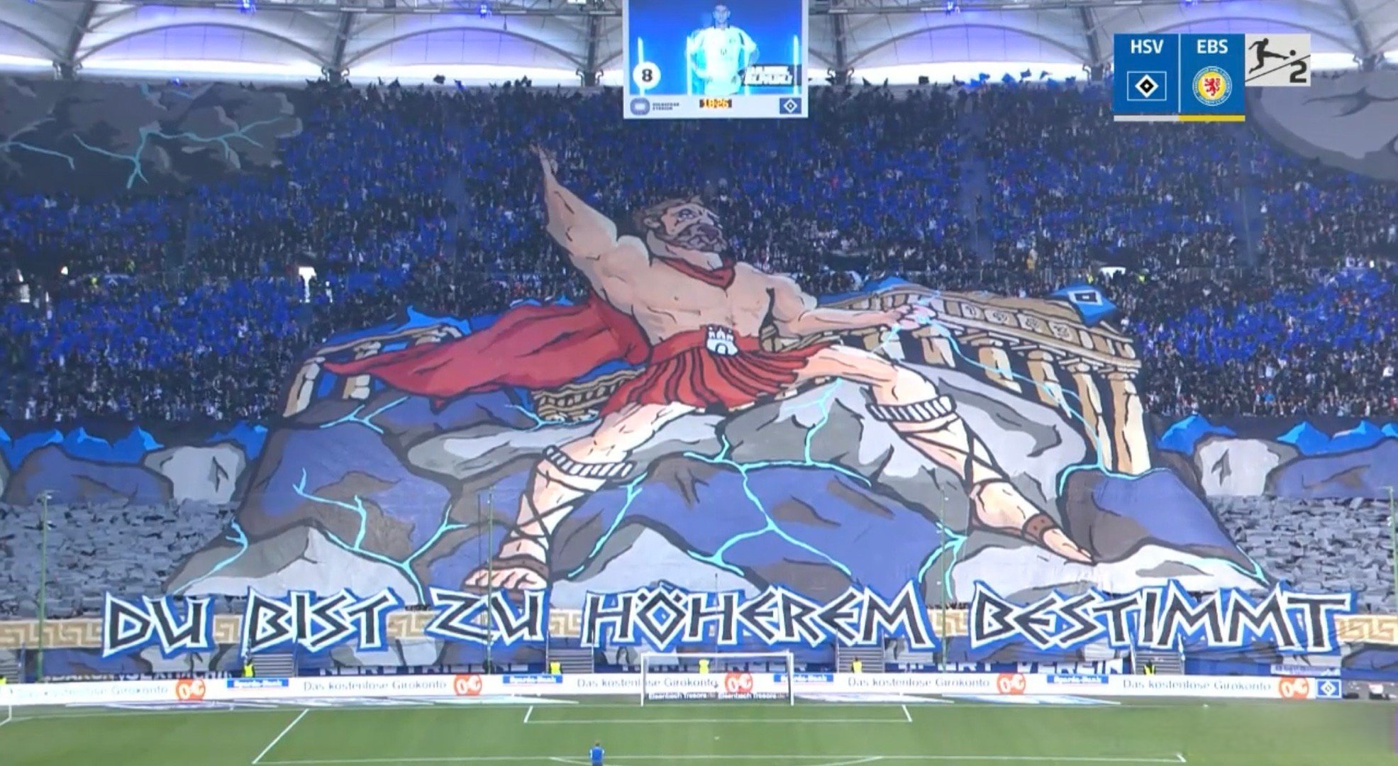 汉堡球员奋力拼搏,争取取胜 汉堡球员奋力拼搏,争取取胜