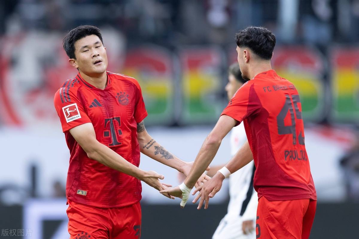 慕尼黑联队在主场大胜,球迷欢呼雀跃 慕尼黑联队在主场大胜,球迷欢呼雀跃