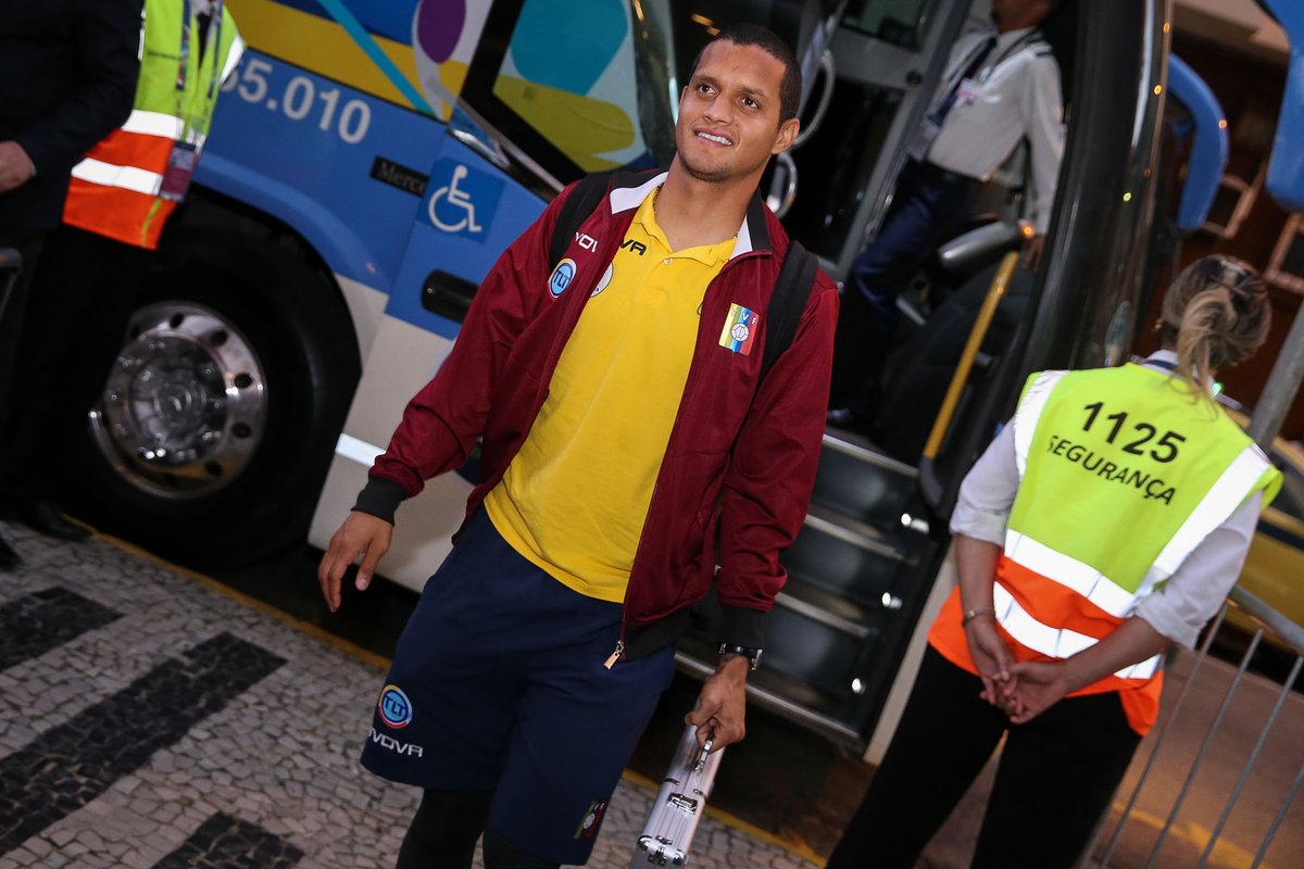 关于罗马尼亚队不负众望，顺利晋级欧锦赛决赛阶段的信息