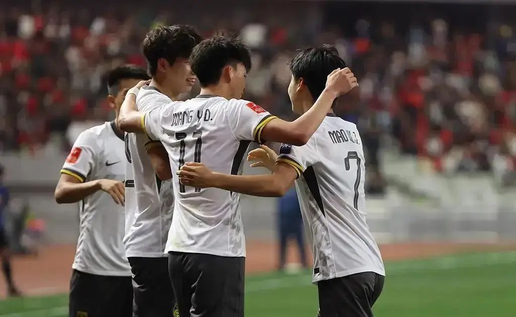 关于罗马尼亚队不负众望，顺利晋级欧锦赛决赛阶段的信息