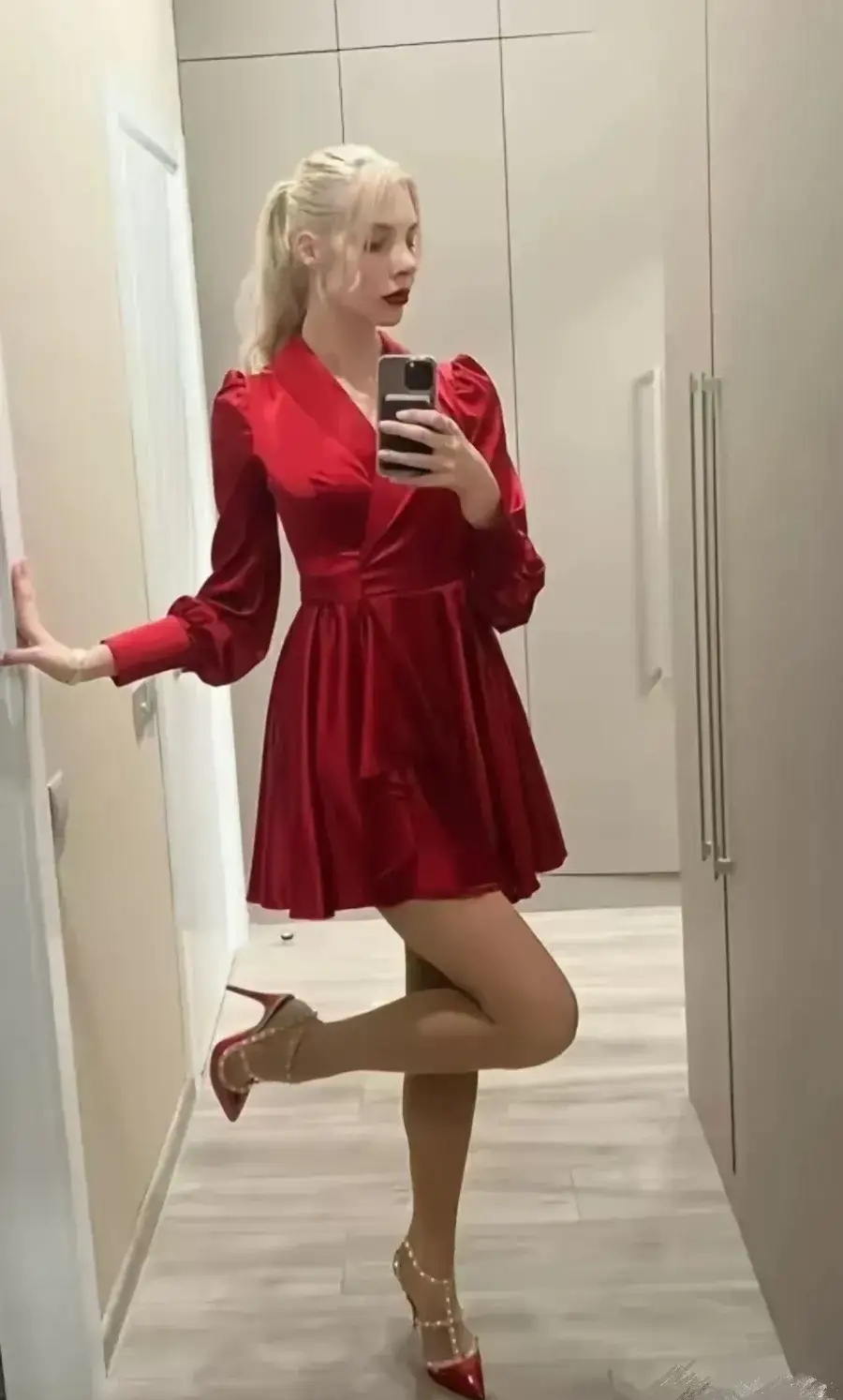 俄罗斯体操队表现抢眼风采依旧 俄罗斯体操队表现抢眼风采依旧