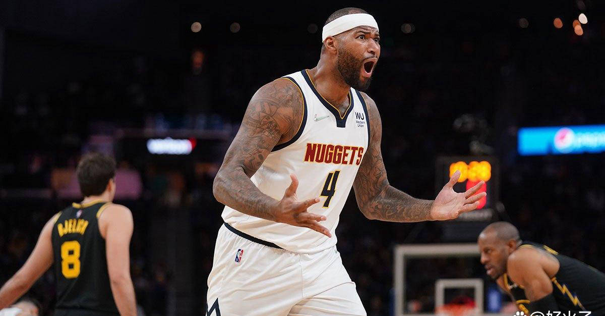 紧张局势不断升级,球场上气氛火爆 紧张局势不断升级,球场上气氛火爆