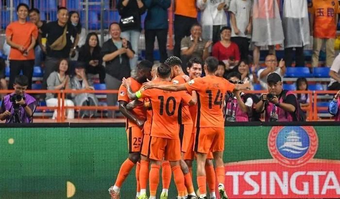 上海绿地申花取得连胜,士气高昂向前迈进 上海绿地申花取得连胜,士气高昂向前迈进