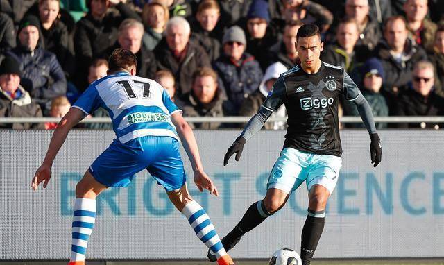 勒沃库森带走三分,势如破竹冲刺前列 勒沃库森带走三分,势如破竹冲刺前列