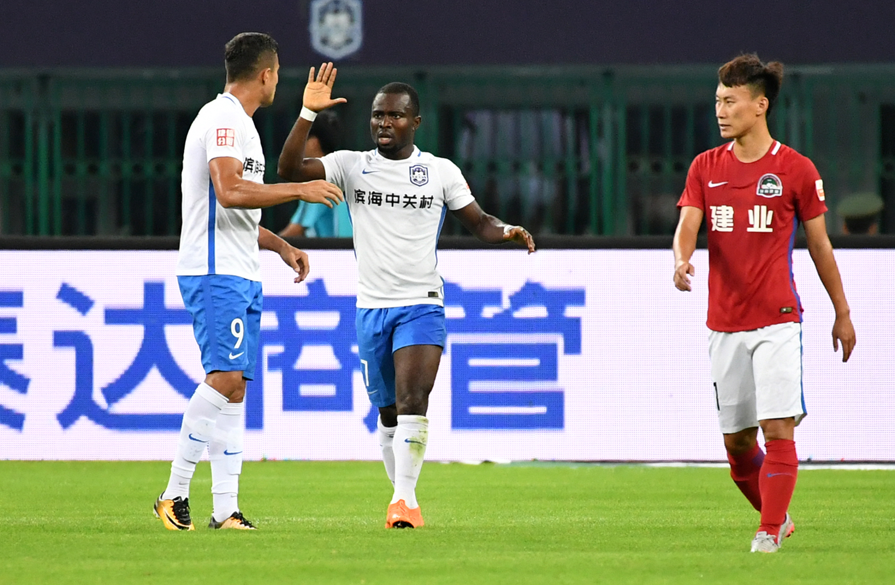 包含天津泰达球员备战充分，决心获胜的词条