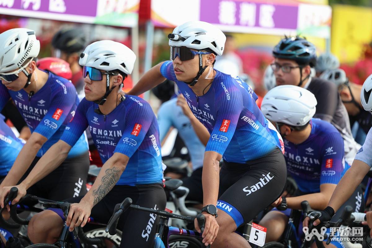 关于福建选手在比赛中表现出色，获得胜利的信息