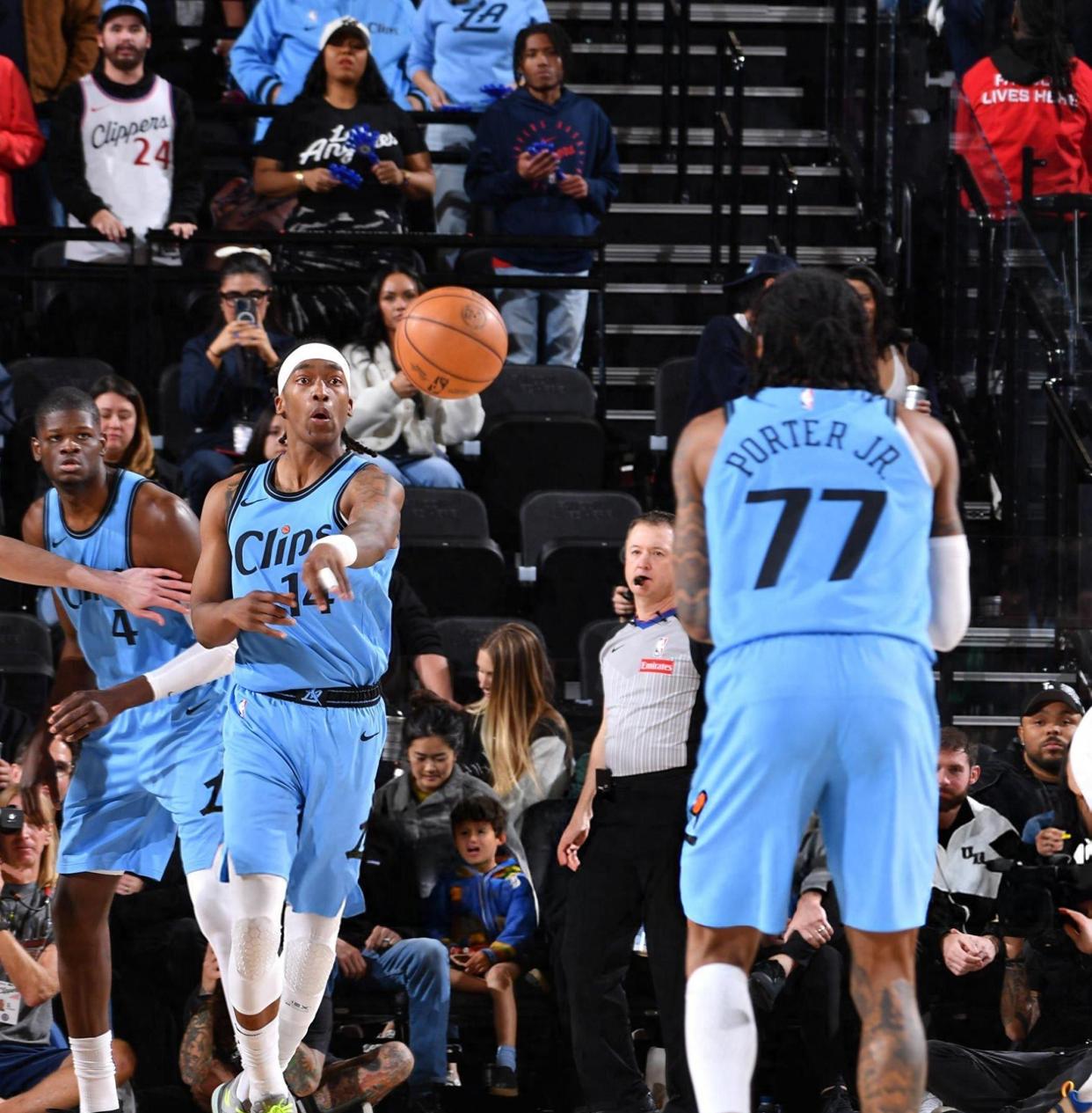 快船主场不敌爵士，遭遇两连败