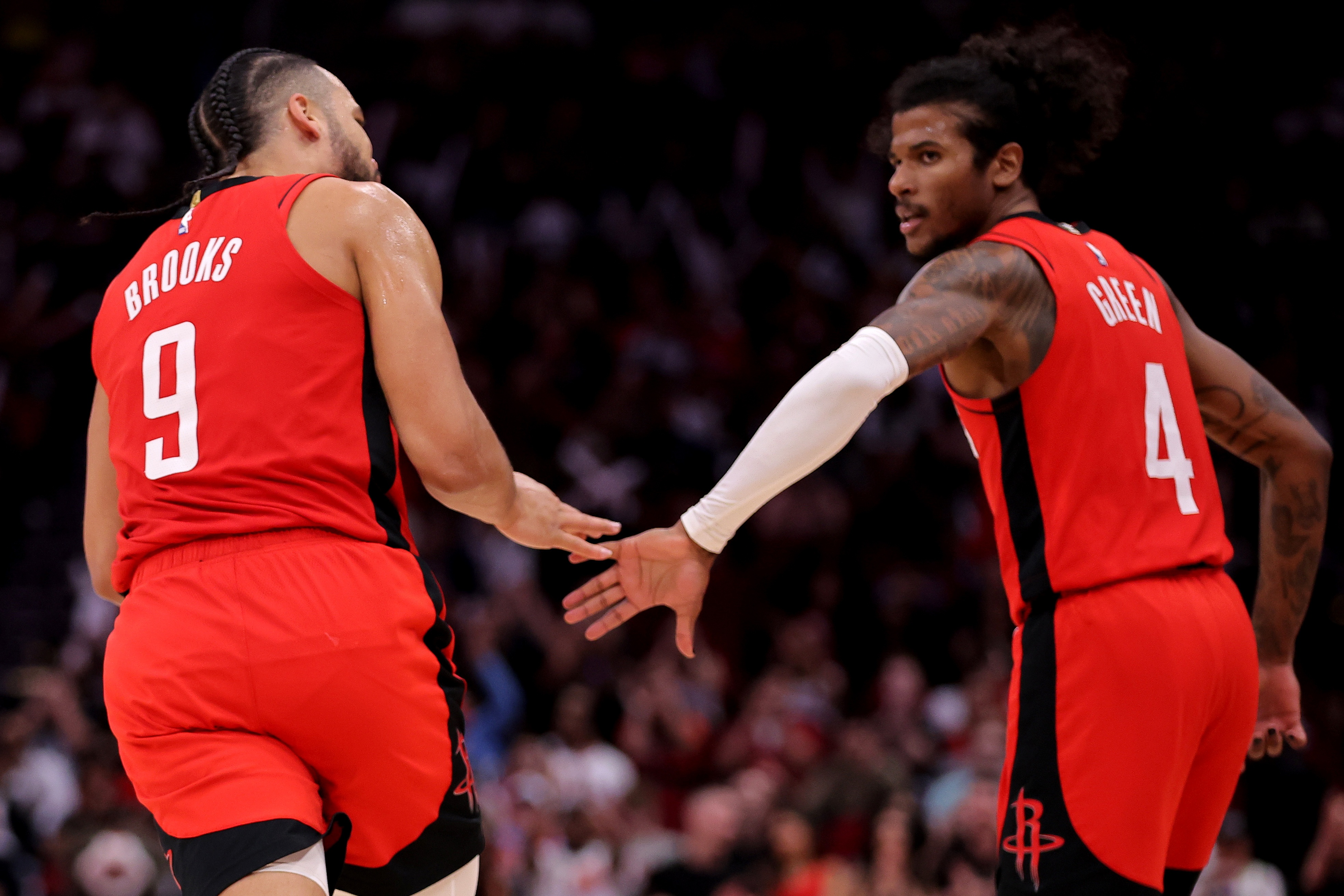 76人客场胜尼克斯，喜获两连胜