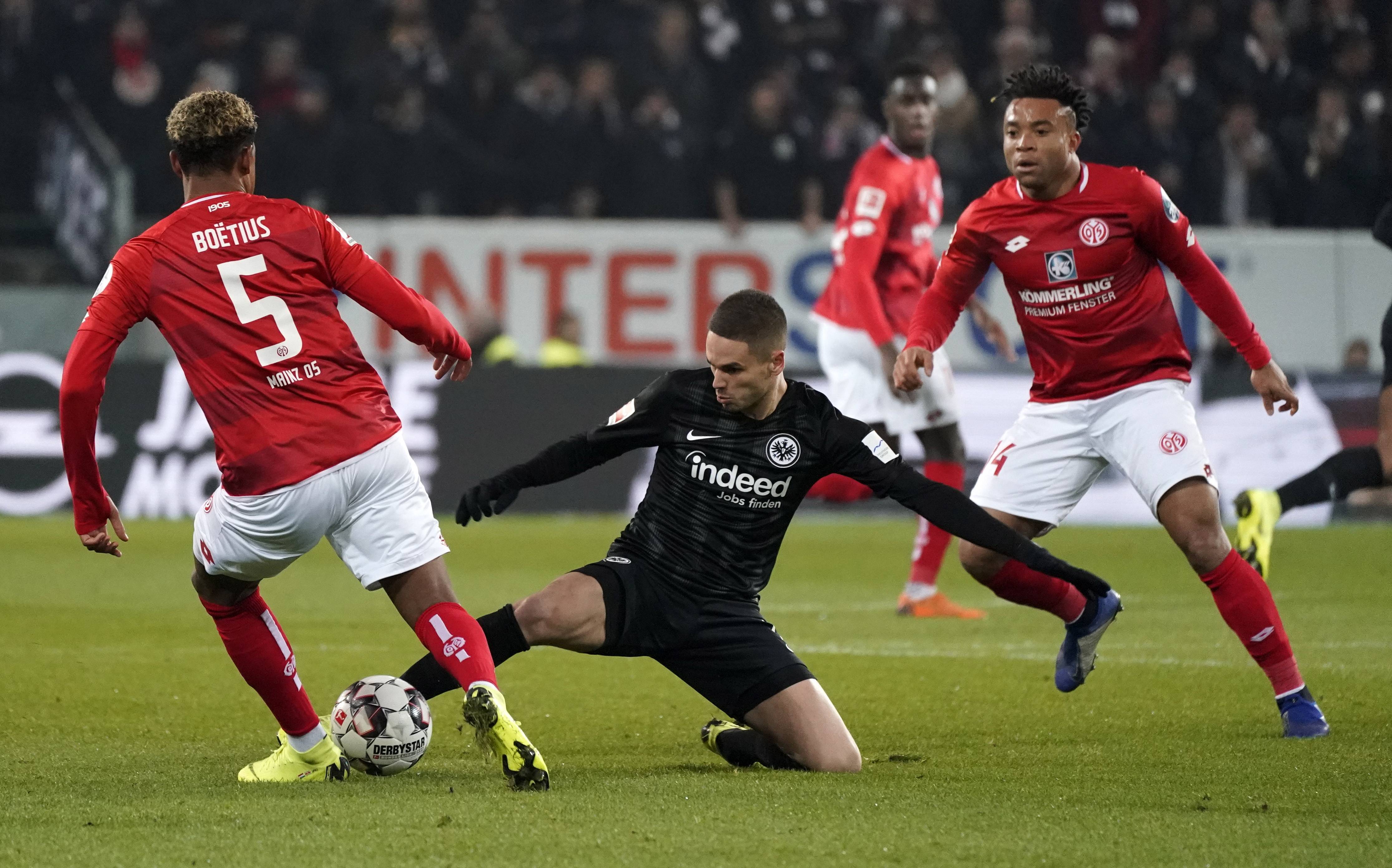 沃尔夫斯堡客场大胜美因茨,继续保持不败纪录绽放 沃尔夫斯堡客场大胜美因茨,继续保持不败纪录绽放