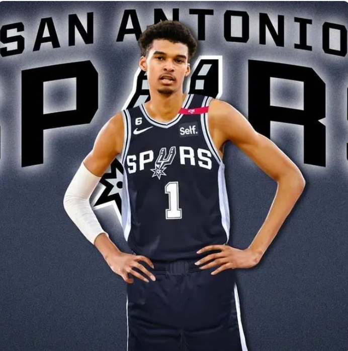 马刺近期连败,战绩缓慢下滑 马刺近期连败,战绩缓慢下滑