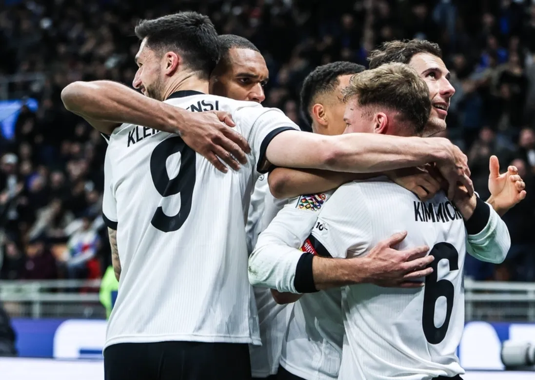 欧国联赛事中场休息,球员备战提高认真研讨 欧国联赛事中场休息,球员备战提高认真研讨