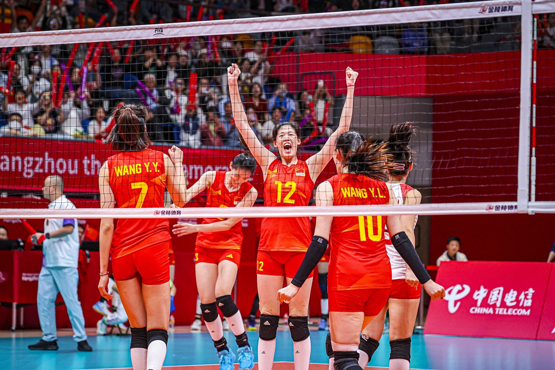 日本女排击败中国队获得亚运会冠军