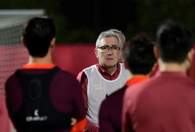 中国足球国家队将出征世预赛里皮:冲击世界杯目标不变的简单介绍 中国足球国家队将出征世预赛里皮:冲击世界杯目标不变的简单介绍