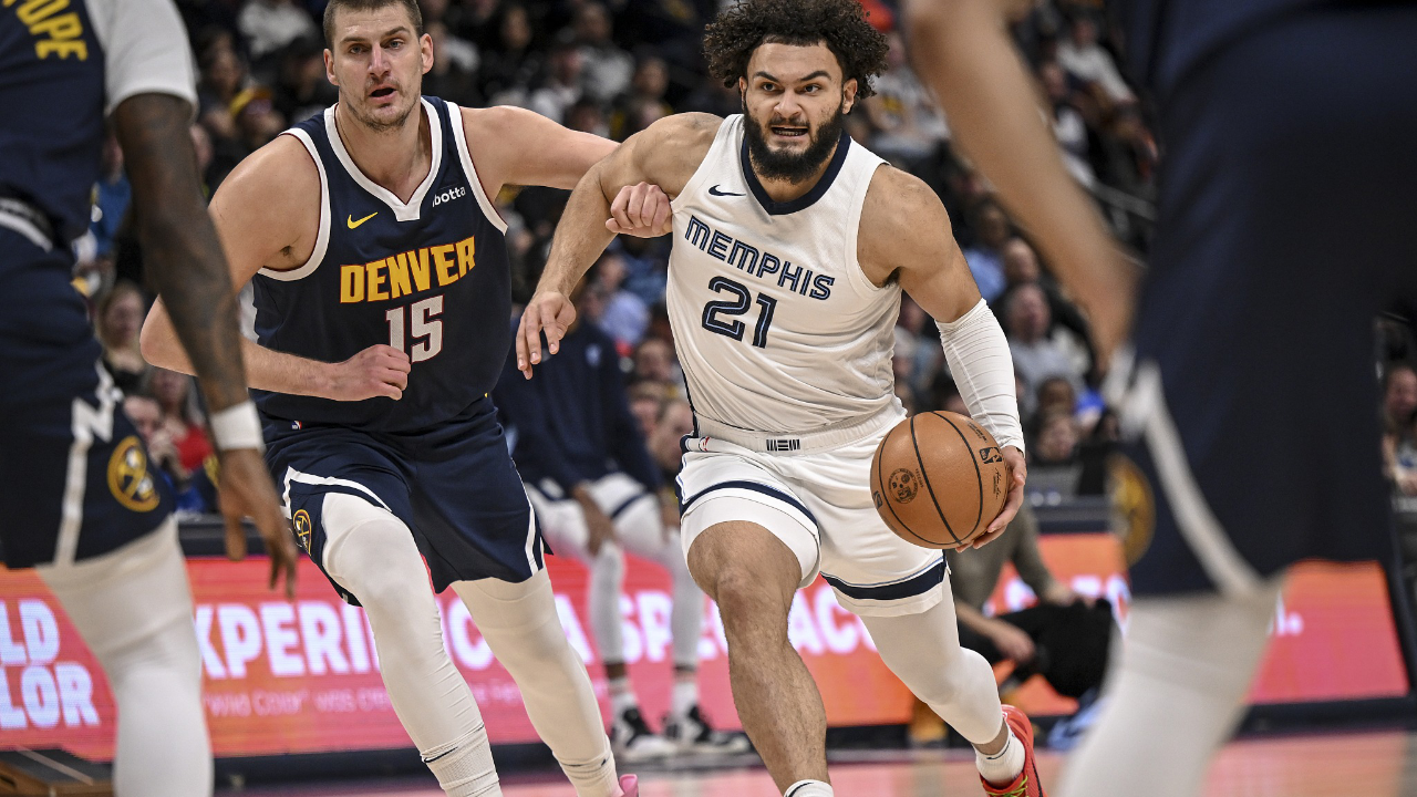 骑士主场大胜灰熊,保持领先 骑士主场大胜灰熊,保持领先