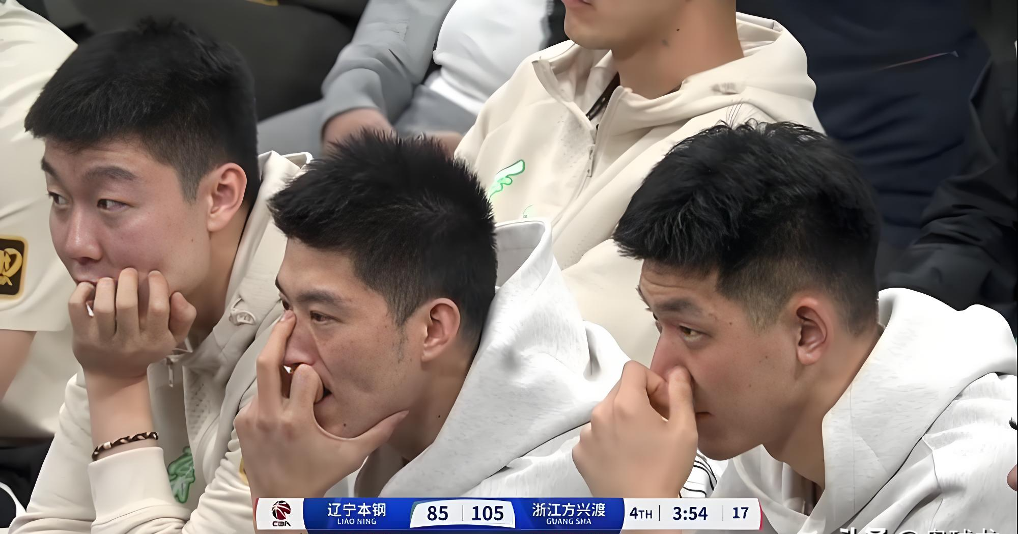 双方实力均衡,比赛带给球迷无尽惊喜 双方实力均衡,比赛带给球迷无尽惊喜